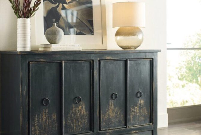 Hammary Consoles, Curios, & Display Cabinets
